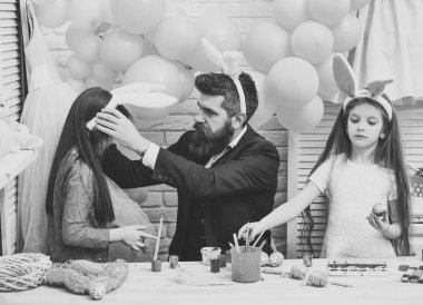 Babası ile resim Paskalya yumurtaları