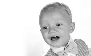 Klasik bir görünüm. Moda giyim küçük bebek. Moda çocuk. Çok güzel fashionist. Küçük çocuk mutlu gülümseyerek. Çocuk çocuk moda bakmak ile. Çocuk moda trendleri, kopya alanı