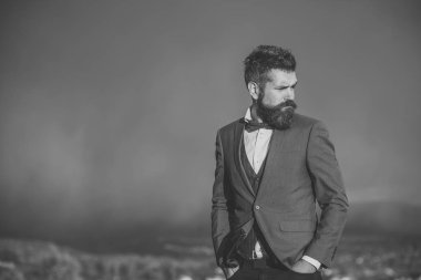 Adam kesin yüz ile sahne ve view sahiptir.