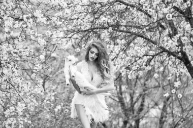 Çiçeği keçi kadınla