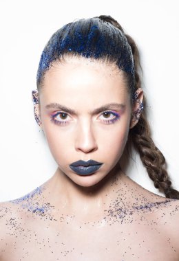 makyaj kadınla. Kozmetik ve güzellik. modern moda stil makyaj. Kadın moda portre. seksi kız modeli. Güzellik salonu ve Kuaför. Mükemmel erkek