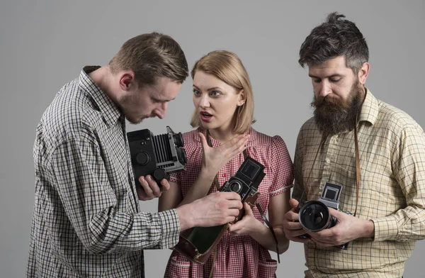 We love photo news. Paparazzi or photojournalists with vintage old cameras. Photography studio. Retro style woman and men hold analog photo cameras. Group of photographers with retro cameras — Stock Photo, Image