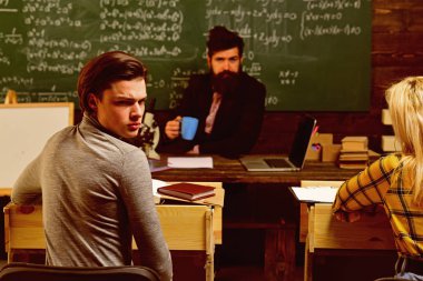 Sakin ol ve çekmek ve tutmak mümkün olacak daha fazla öğrenci çok. ollaboration öğretmen ile öğrenci başarısı için faydalıdır.