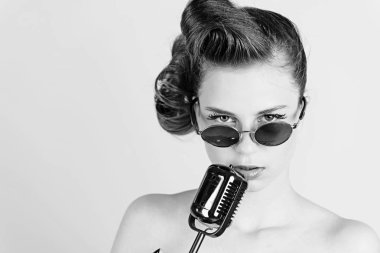 Müzik, göz ve retro tarzı, pinup.