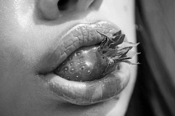 Краса, помада, блиск для губ, макіяж — стокове фото