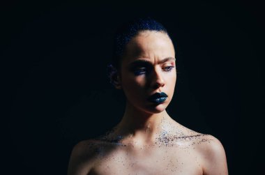 modern moda stil makyaj. seksi kız modeli. makyaj kadınla. Kozmetik ve güzellik. Kadın moda portre. Güzellik salonu ve Kuaför. Şirin ve şık