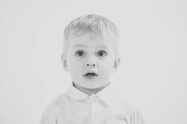 Niño con camisa blanca, negocios . — Foto de Stock