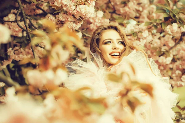 Mutlu kadın çiçeği — Stok fotoğraf