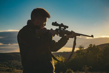 Hunter avı av tüfeği silahla. Şimdiye kadar yapılmış en gerçekçi avcılık oyunu. Av silahı.