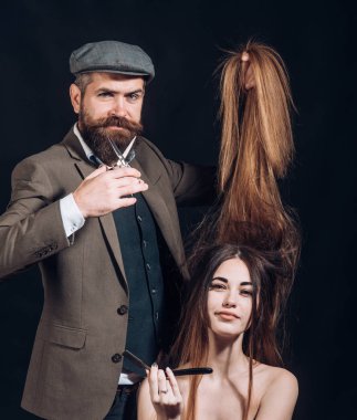 Uzun saçlı. Moda saç kesimi. Kuaför, güzellik salonu. Usta Kuaför yok saç modeli ve stil. Kuaför saç modeli yapar. Berber dükkanı.