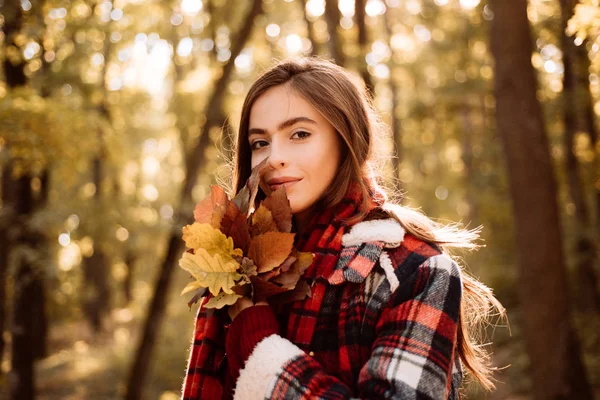 Cute girl in good mood posing in autumn day. Autumnal mood. Free autumn time. Cheerful beautiful girl in red sweater outdoors on beautiful fall day. — Stock Photo, Image