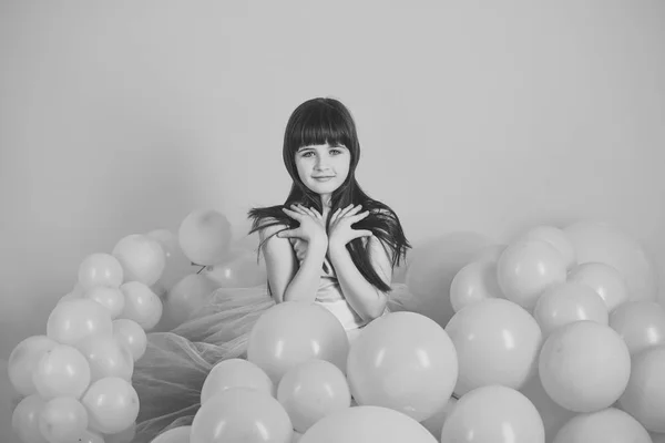 Küçük kız çocuk Parti balonları, kutlama. — Stok fotoğraf
