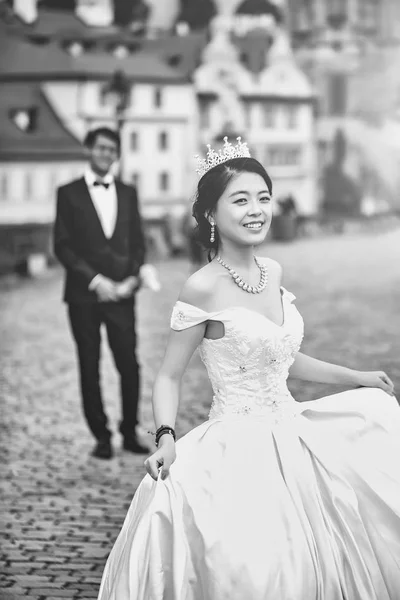 Chinese cute young newlyweds — Stock Photo, Image