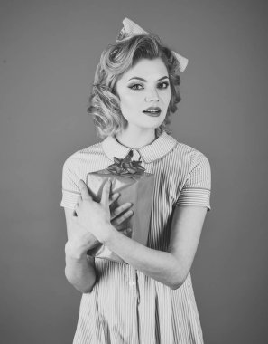 Mevcut kutusunda, Retro kadınla pinup.