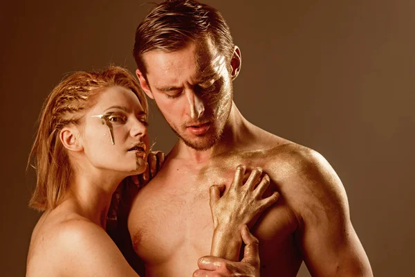 Kunst mode portret van sexy paar. kunst make-up en lichaam verf van man en vrouw. — Stockfoto