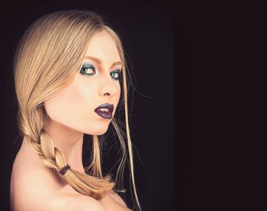 Kuaför ve güzellik salonu. Helezon, kopya alanı ile seksi kadın için Kuaför.