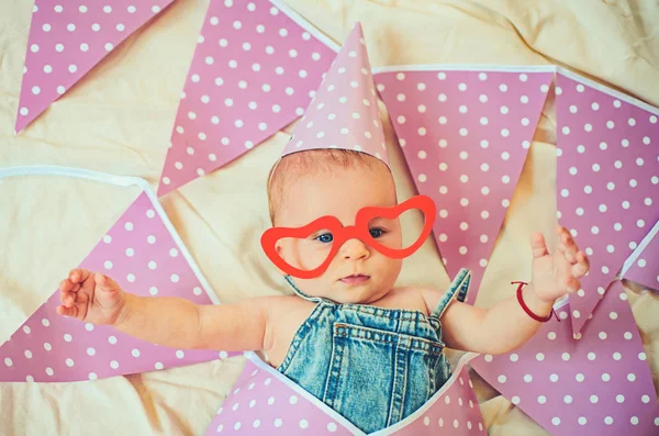 Happy childhood. Childhood happiness. Portrait of happy little child. Sweet little baby. New life and birth. Small girl. Happy birthday. Family. Child care. Childrens day — Stock Photo, Image