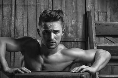 Adam ve takım elbise