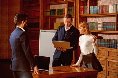 Blog kavramı. Kütüphane grup blogu blogcular yazın. Kadın ve erkek için Haberler web blog okuyun. Üniversite öğrencileri dijital post online blog içerik