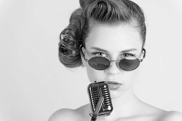 Woman singer with stylish retro hair and makeup.