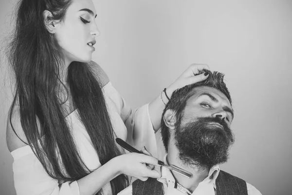 流行に敏感なクライアント訪問理髪店 — ストック写真