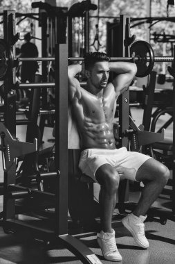 Barbell ile kas adam