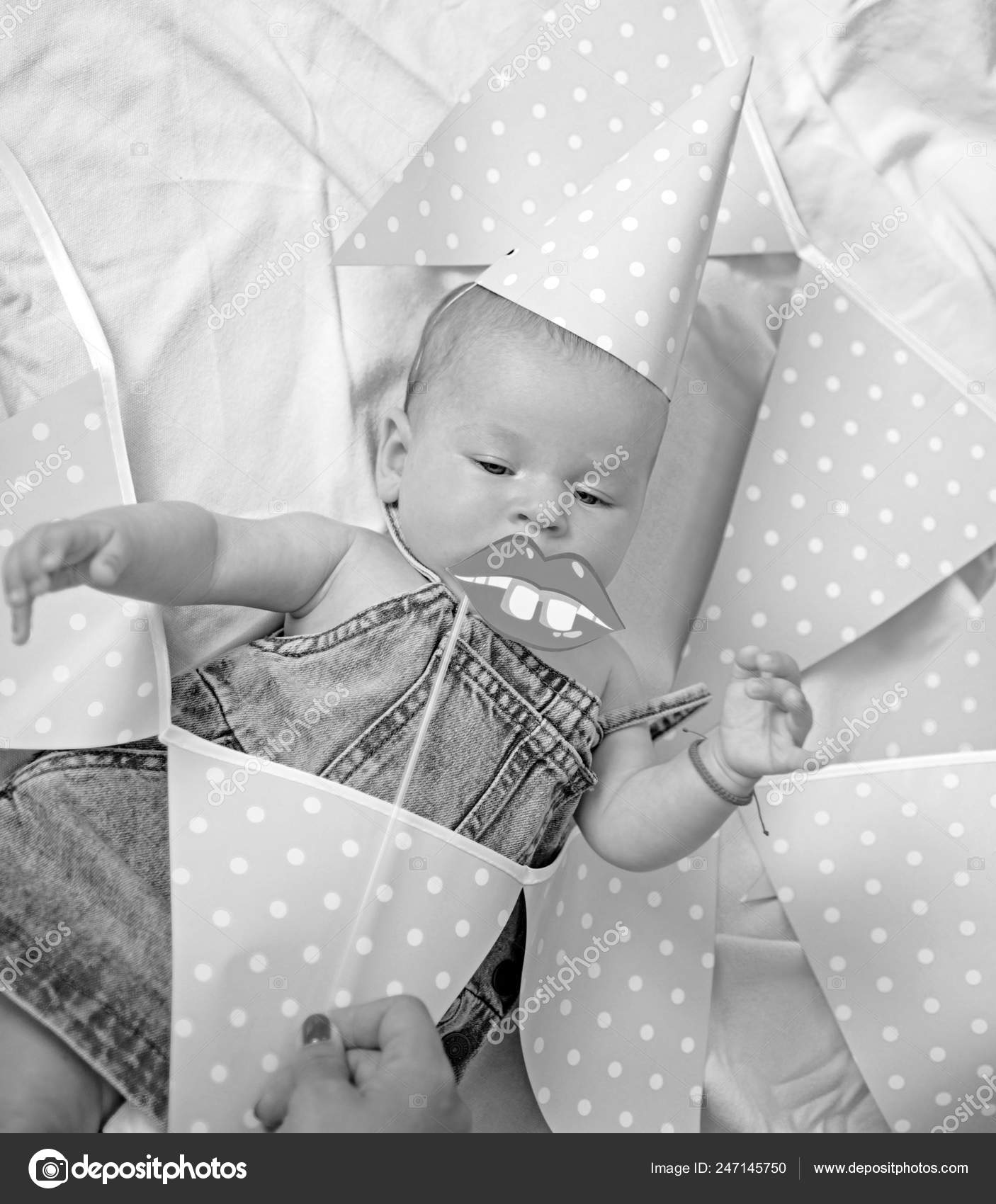 C Est Pour Notre Bebe Portrait D Un Petit Enfant Heureux Le Bonheur De L Enfance