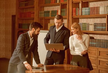 Küresel sosyal ağ. Arkadaşlar sosyal ağ üzerinde arama yapabilirsiniz. Sosyal ağ kullanıcılarının Kütüphane içinde laptop ile. İş sosyal ağ uzmanları için.