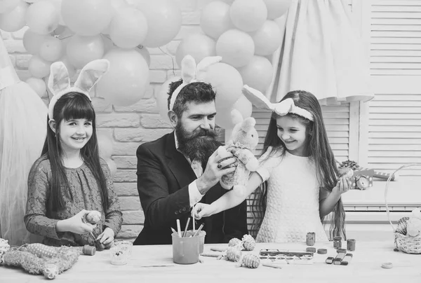 Familiewaarden Kindertijd Art Vader Dochters Verf Handgemaakte Gelukkige Familie Vieren — Stockfoto