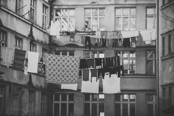 洗衣, 服装, 床单干燥在空气室外 — 图库照片