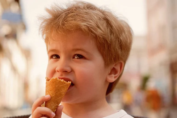 I am as cute as my last haircut. Healthy hair care habits. Little child eating outdoor. Small boy with stylish haircut. Little child with short blond hair. Wearing care products on my hair — Stock Photo, Image