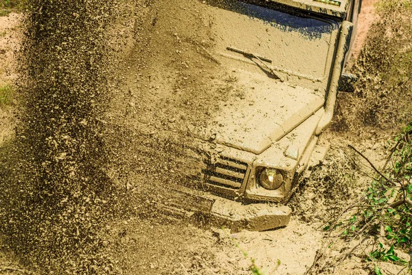 Spur Auf Schlamm Geländewagen 4X4 Geländewagen Safari Schlamm Und Wasser — Stockfoto