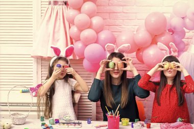 Herkes önce Paskalya zamanı meşgul