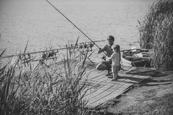 Father teach small son to fish in freshwater — Stock Photo, Image