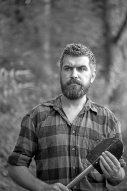 Acımasız oduncu çölde göçebe. Ekolojist ormanda keşfetmek. Doğada çalışan bir bilim adamı. Çevre ve ekoloji kavramı