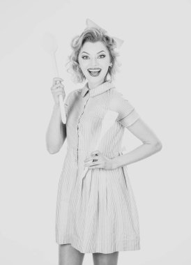 Hizmetçi ile mutfak malzemesi, ev.