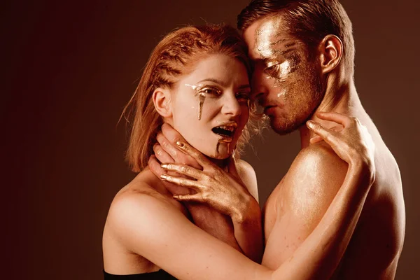 Romance e amor de casal de arte corporal. relações românticas de casal no amor, espaço de cópia . — Fotografia de Stock