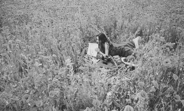 Papoula de ópio, negócios ágeis, ecologia . — Fotografia de Stock