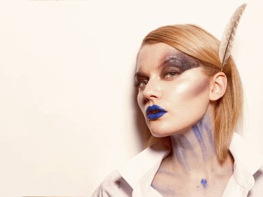 Makyaj kozmetik ve cilt bakımı. Seksi kız moda makyaj ile. Mutlu Cadılar Bayramı, kopya alanı. Gizem makyaj seksi kadınla. Kanlı ve korku Cadılar Bayramı. Güzellik salonu ve Kuaför. Güzel ve seksi