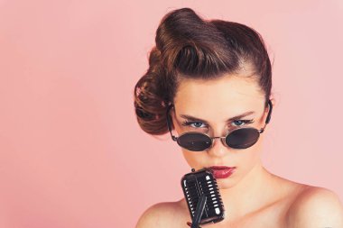 Müzik, göz ve retro tarzı, pinup.
