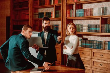 İletişim iş kavramı. Bir grup insan iş iletişim stratejisi geliştirmek. İş iletişim ağı. Etkili iletişim Atölyesi