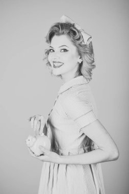 Kriz ve kredi, kredi, retro kadın.