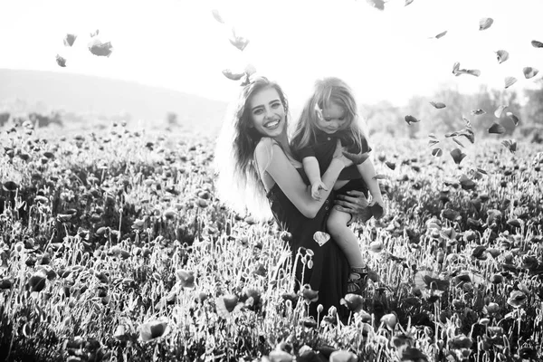 Love and family, happy mother and child in poppy field — Stock Photo, Image