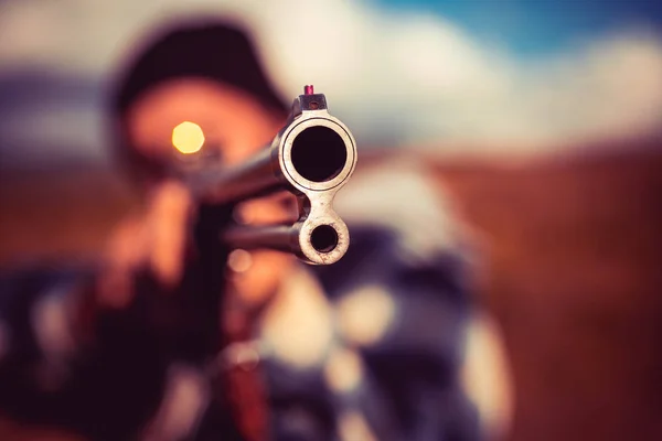 Calibres de espingardas de caça. Um barril de arma. Hunter Target com visão de colisão. Equipamentos de caça para profissionais. Caça é um passatempo masculino brutal para caçadores. — Fotografia de Stock