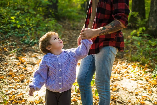 Happy kids autumn. We like autumn time together. Parent teach baby. Happy family, father and baby son playing and laughing. Little boy with his father outdoors. — Stock Photo, Image