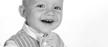 Mutlu ve şık. Çok güzel fashionist. Küçük çocuk mutlu gülümseyerek. Çocuk çocuk moda bakmak ile. Moda giyim küçük bebek. Moda çocuk. Çocuk moda trendleri, kopya alanı