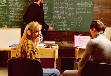 Öğretmen raporları yetenekli öğrencilerin hataları düzeltmek gönüllülük gözlük. Öğretmenler öğrencilerin merak yapmak işleri bilirim. Özel ders bilgi ve öğrencilerin açıklamak şekilde tepki olduğunu.