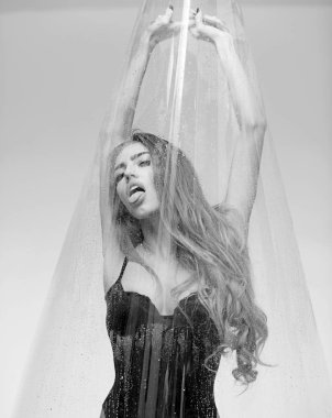 damla yalama cam arkasından vurdun kadın duş.