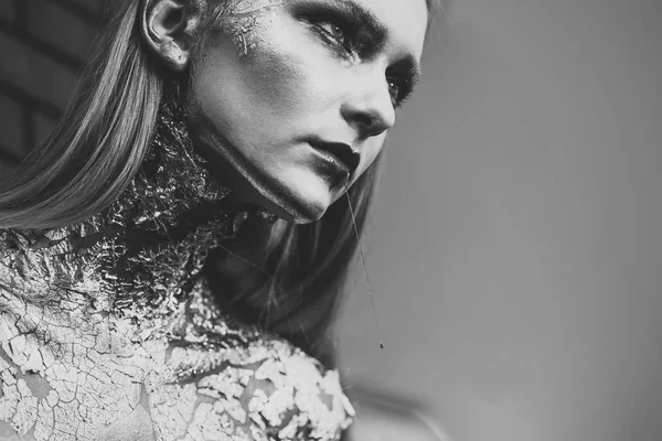 Halloween vampire femme avec art créatif maquillage — Photo