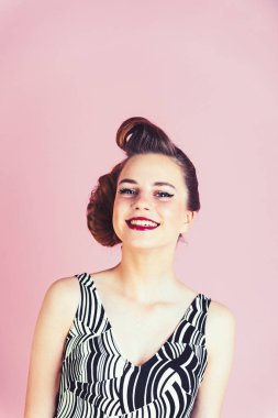 Pinup, gençlik ve görünüm.